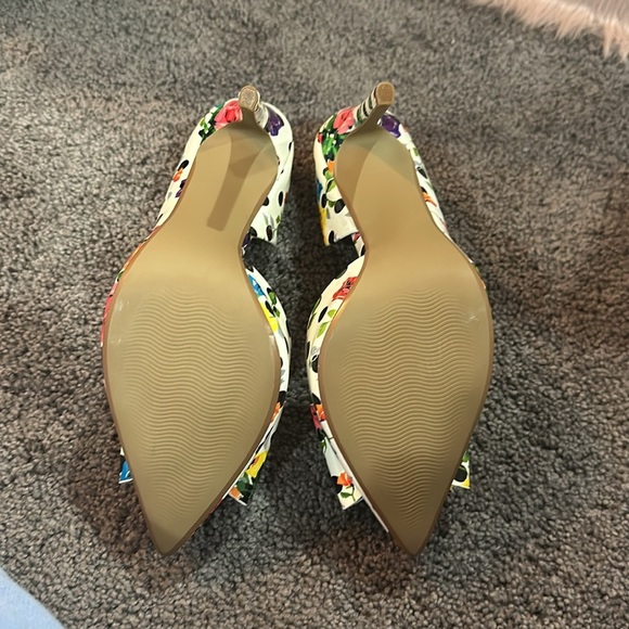 Betsy Johnson floral polkadot pumps - Picture 3 of 3